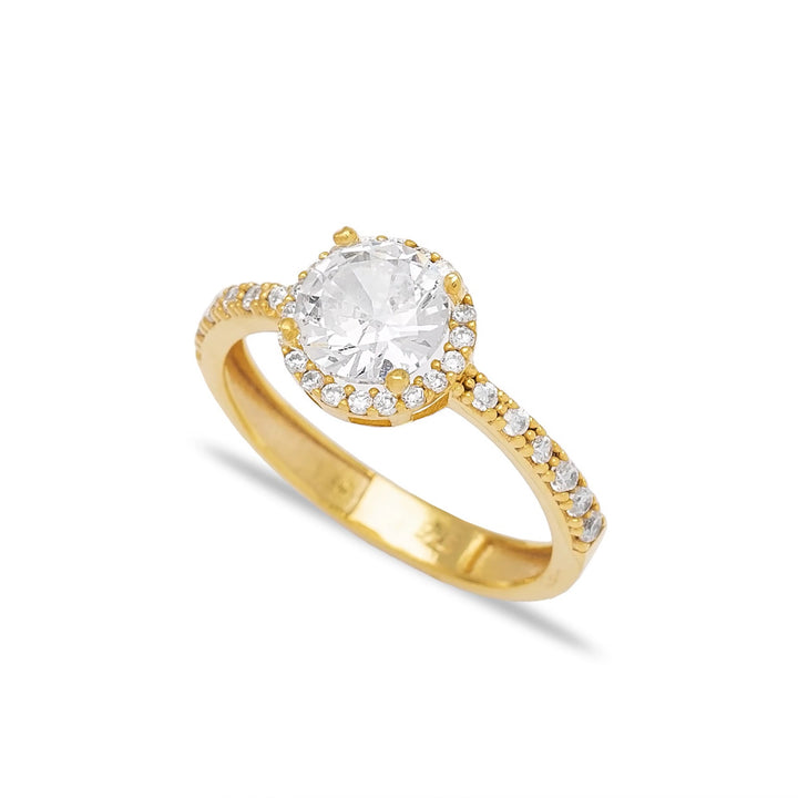 Anello fidanzamento in acciaio placato oro 18k con zircone centrale e corona di micro zirconi.