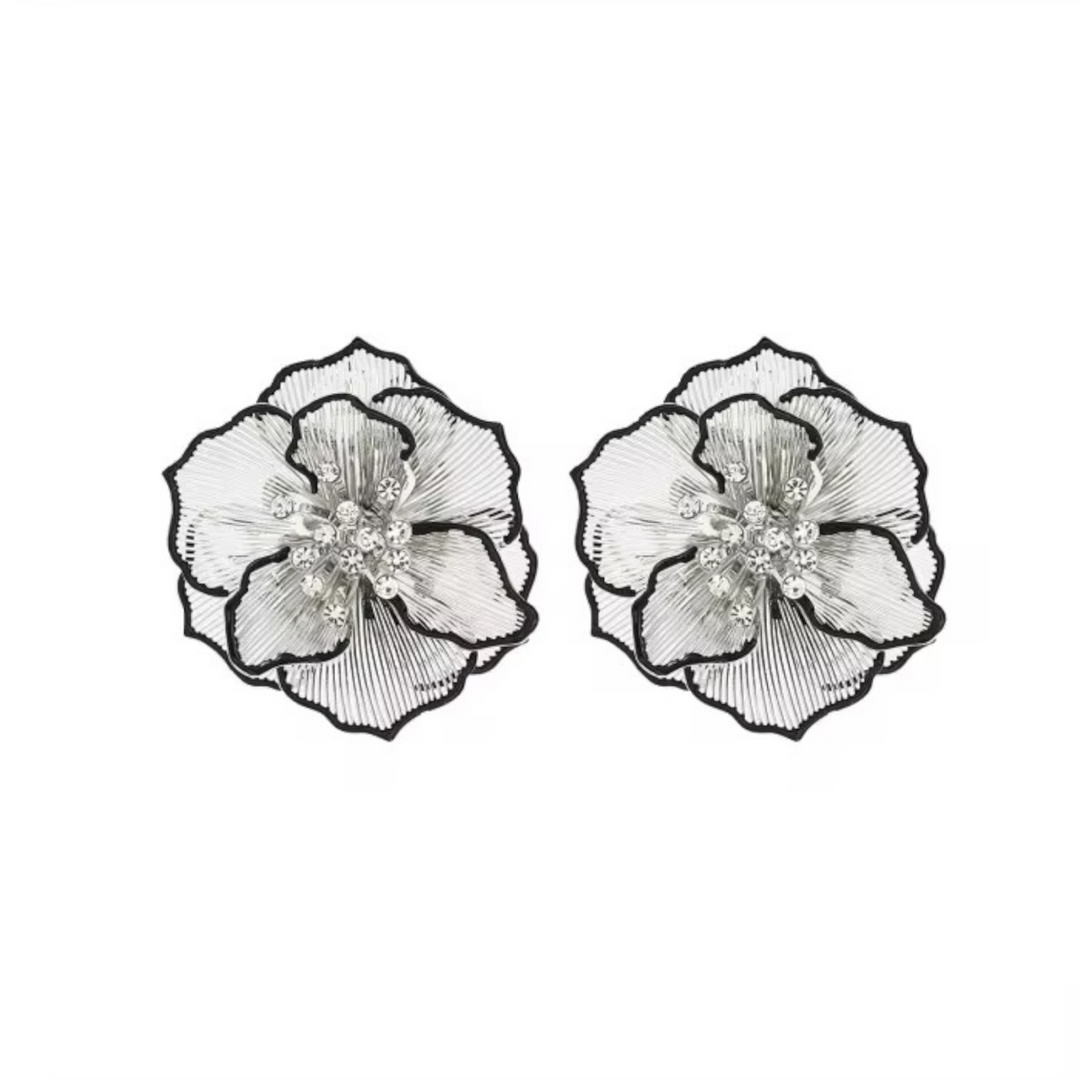Bracciale in metallo a forma di fiore con tre strati di perle